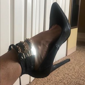 Bebe Black and gold 🔥super hot heels 👠